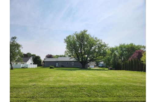 2534 17th Ave, Monroe, WI 53566