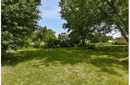 2025 Oakhill Avenue, Janesville, WI 53546