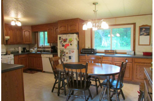 32881 Robin Hollow Road, Cazenovia, WI 53924