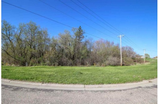 N2628 Kutz Road, Fort Atkinson, WI 53538