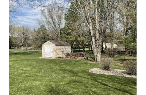 10259 Schoenemann Road, Mazomanie, WI 53560