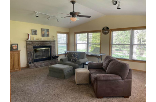 10259 Schoenemann Road, Mazomanie, WI 53560