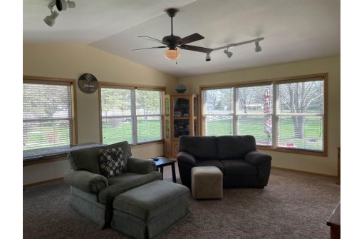 10259 Schoenemann Road, Mazomanie, WI 53560