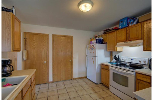 1043 N Thompson Drive, Madison, WI 53704