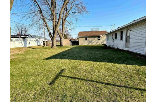 1007 S 15th Street, Prairie Du Chien, WI 53821-2319