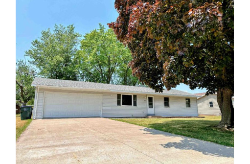 1007 S 15th Street, Prairie Du Chien, WI 53821-2319