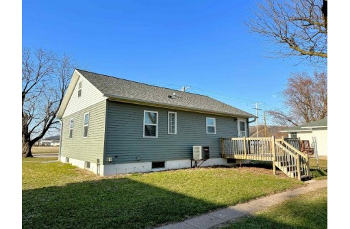 1220 E Lapointe Street, Prairie Du Chien, WI 53821