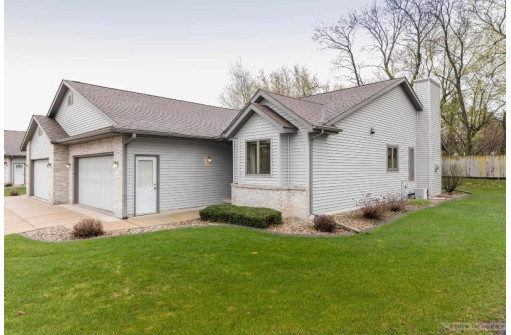 4 Village Homes Drive, Waunakee, WI 53597