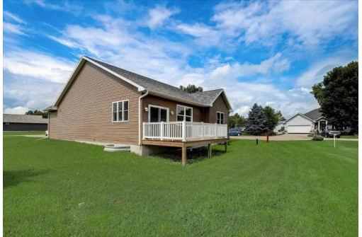 N6723 Clover Lane, Pardeeville, WI 53954