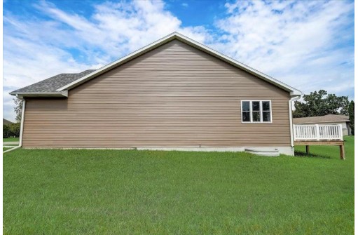 N6723 Clover Lane, Pardeeville, WI 53954