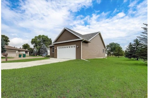 N6723 Clover Lane, Pardeeville, WI 53954