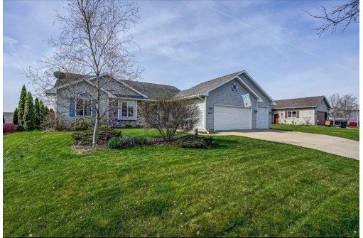 327 Country Clover Drive, DeForest, WI 53532