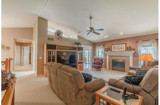 2752 Brooks Ridge Drive, Sun Prairie, WI 53590