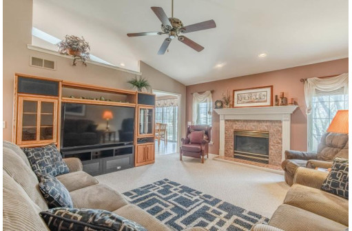 2752 Brooks Ridge Drive, Sun Prairie, WI 53590