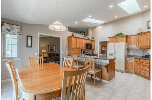 2752 Brooks Ridge Drive, Sun Prairie, WI 53590