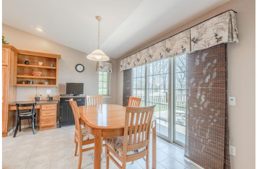 2752 Brooks Ridge Drive, Sun Prairie, WI 53590