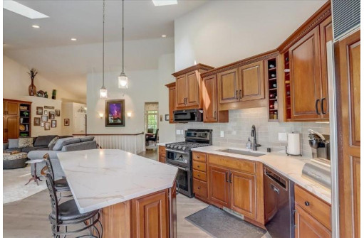 1605 Savannah Way, Waunakee, WI 53597