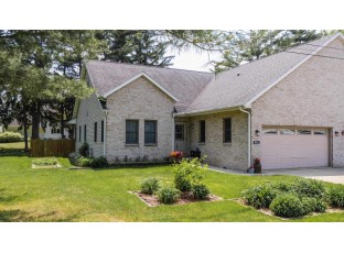 416 Blue Jay Way Cambridge, WI 53523