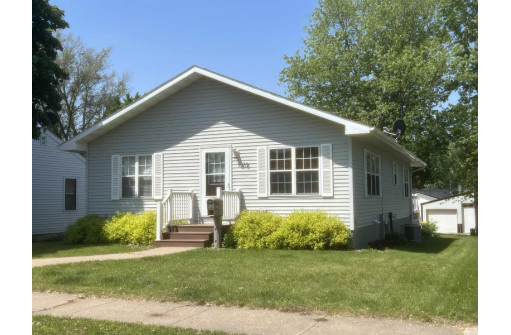 815 N Wacouta, Prairie Du Chien, WI 53821