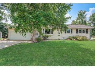 124 Davison Drive Sun Prairie, WI 53590