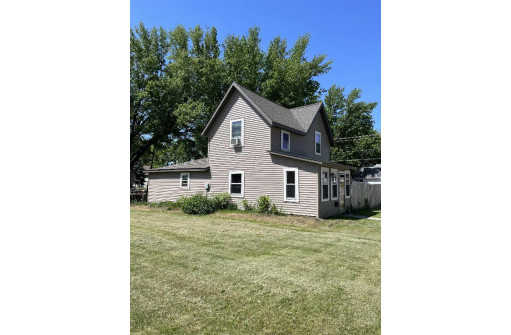 227 W Pearl Street, New Lisbon, WI 53950