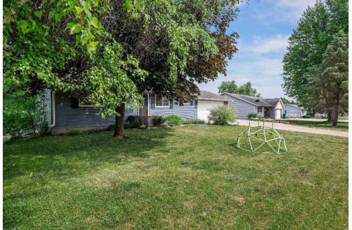 605 Birchwood Trail, Mount Horeb, WI 53572