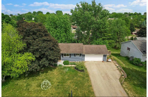 605 Birchwood Trail, Mount Horeb, WI 53572