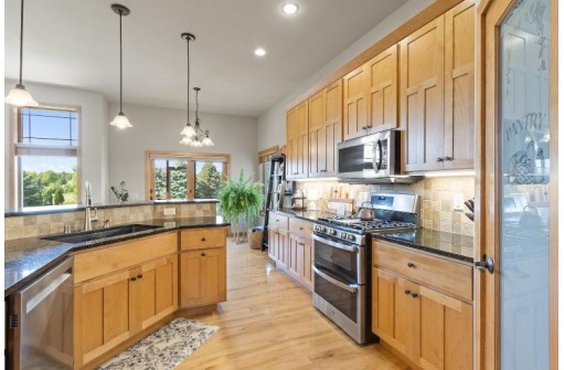 3004 Wyndwood Way, Sun Prairie, WI 53590