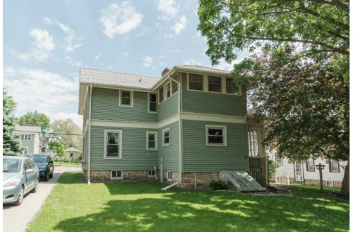 213 W Rollin Street, Edgerton, WI 53534