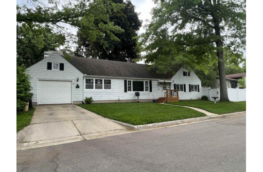 101 W Mckinley Street, Stoughton, WI 53589