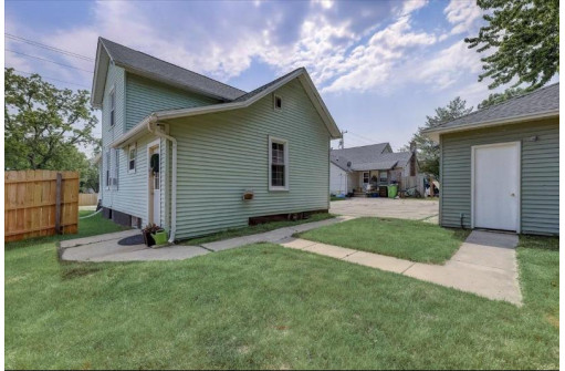 114 E Davis Street, Beaver Dam, WI 53916