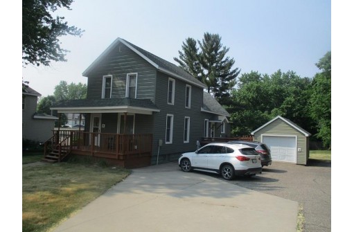 915 E Main Street, Reedsburg, WI 53959