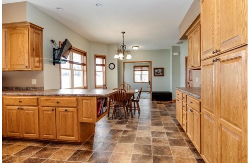 1808 Danny Drive, Mount Horeb, WI 53572