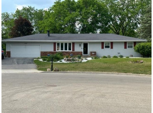 209 Hilltop Circle Brooklyn, WI 53521