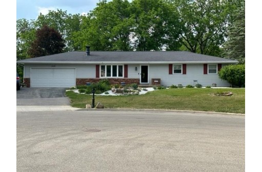 209 Hilltop Circle, Brooklyn, WI 53521