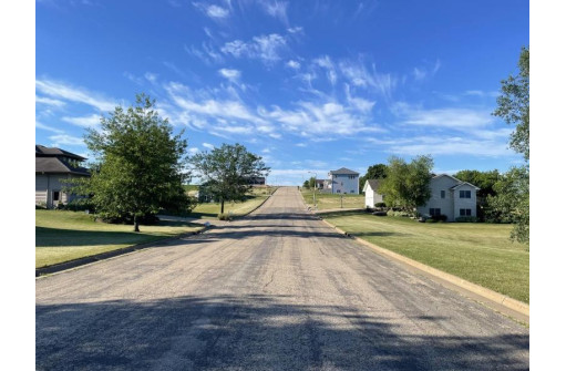 402 Prairie Hills Drive, Dodgeville, WI 53533