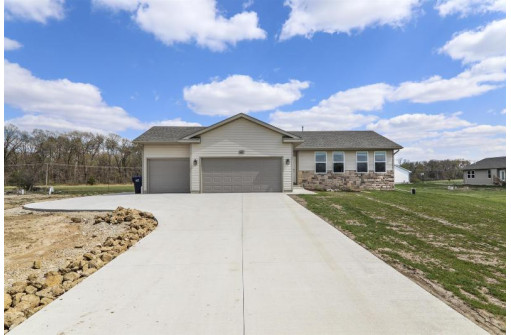 W684 Sandtrap Terrace, Brodhead, WI 53520-9752