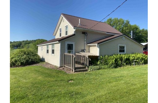 100 2nd Street, La Valle, WI 53941