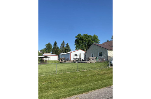 100 2nd Street, La Valle, WI 53941