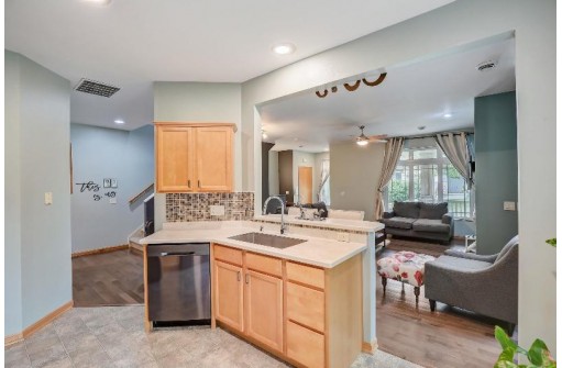 125 Carriage Way, DeForest, WI 53532