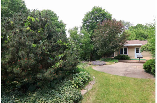 18 Brakefield Drive, Janesville, WI 53546