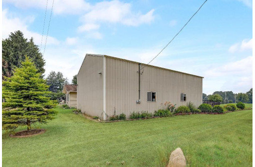 N5647 Knutson Road, Pardeeville, WI 53954