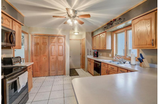 N5647 Knutson Road, Pardeeville, WI 53954