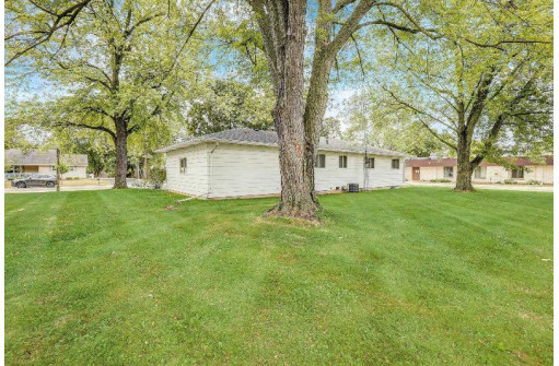 909 Mulberry Street, Lake Mills, WI 53551