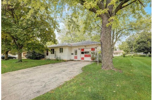 909 Mulberry Street, Lake Mills, WI 53551