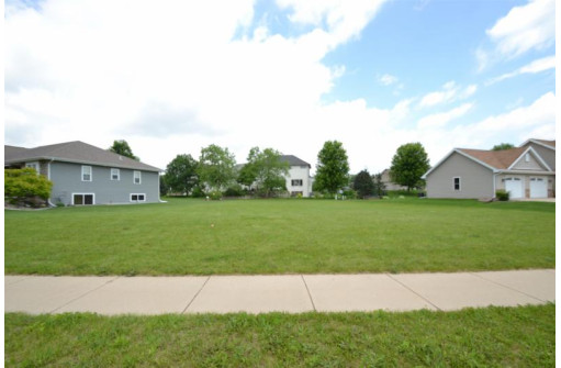 LOT 33 Memorial Circle, Windsor, WI 53598