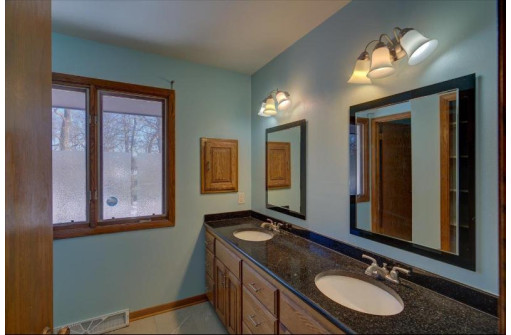 7795 Cherry Wood Lane, Verona, WI 53593