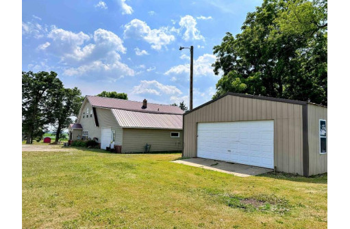 30971 Highway 27, Prairie Du Chien, WI 53821