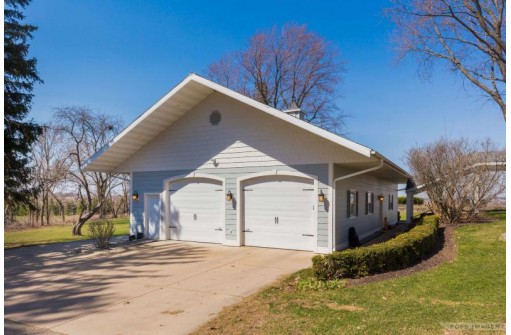 5964 County Road K, Waunakee, WI 53597