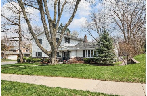 1 Quarterdeck Drive, Madison, WI 53705